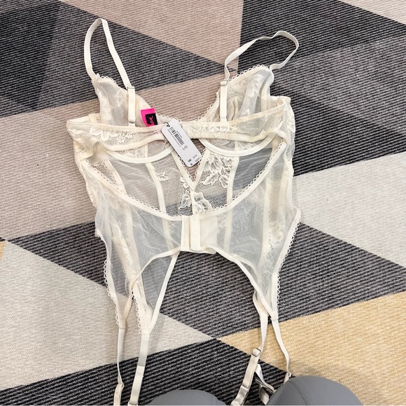 La Senza Unlined Lace Merrywidow Large - Picture 5 of 8